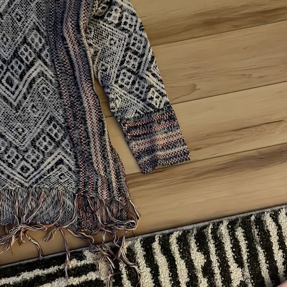 Mossimo Supply Co Sweater Poncho Womens Small Geometric design Boho with Fringe - Picture 3 of 5